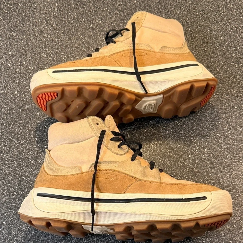 SOREL ONA 503 Mid Beige and Black High-Top Shoes - size 7.5